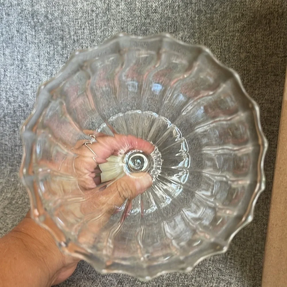 BHLDN Anthropologie Scalloped Glass Vase M. NEW